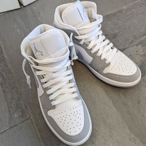 Jordan 1 Mid Wolf Grey